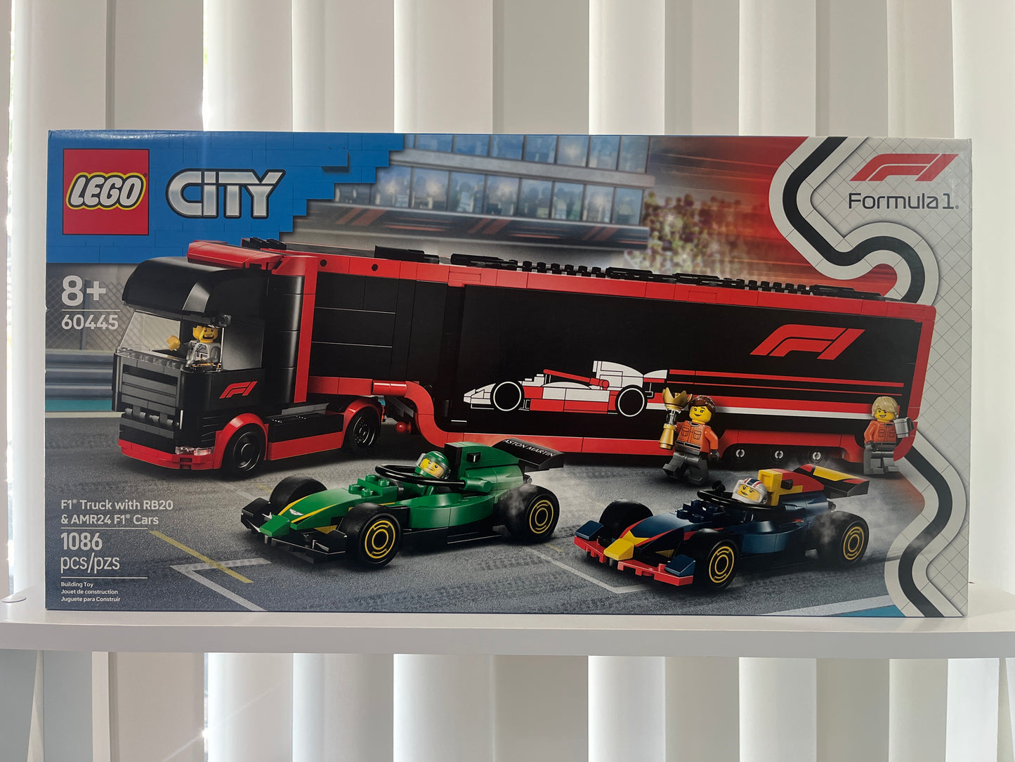 60445 F1 Truck with RB20 & AMR24 F1 Cars