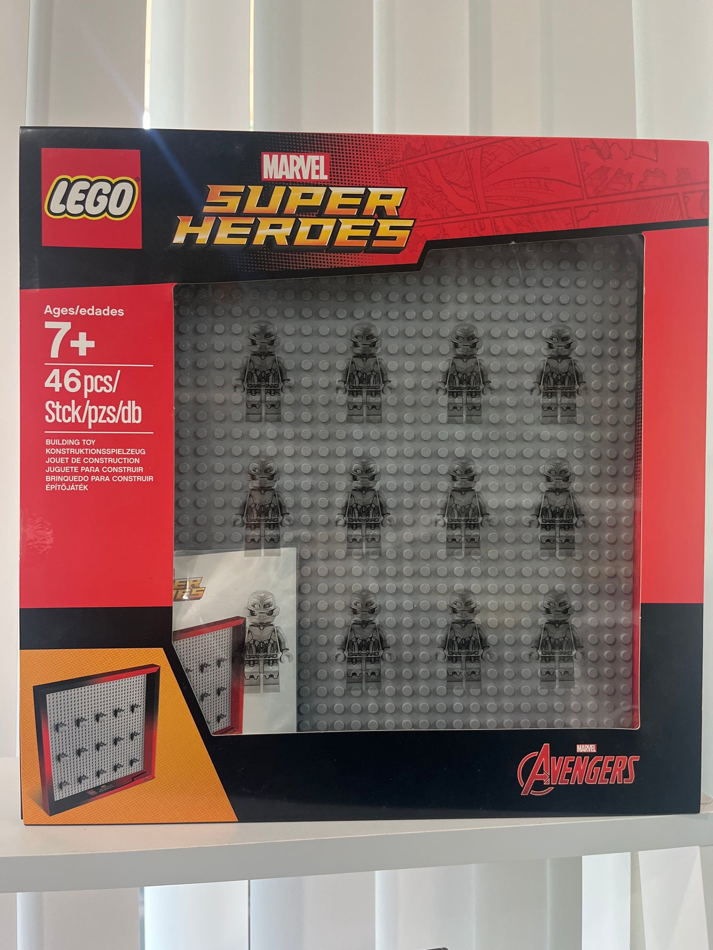 853611 Avengers Minifigure Display Frame