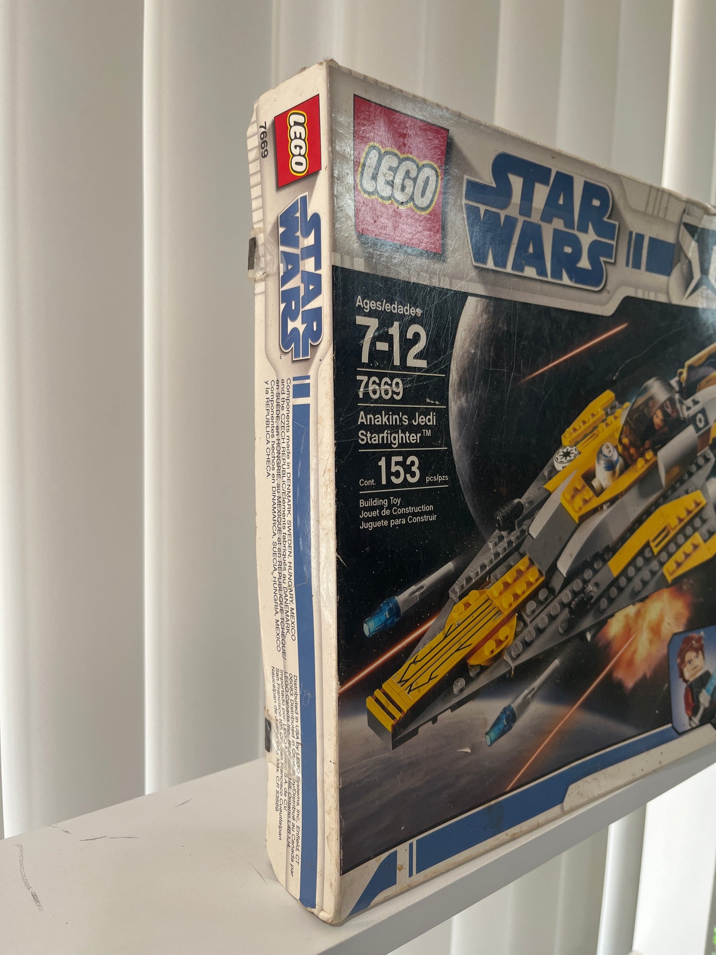 7669 Anakin’s Jedi Starfighter (Damaged Box)