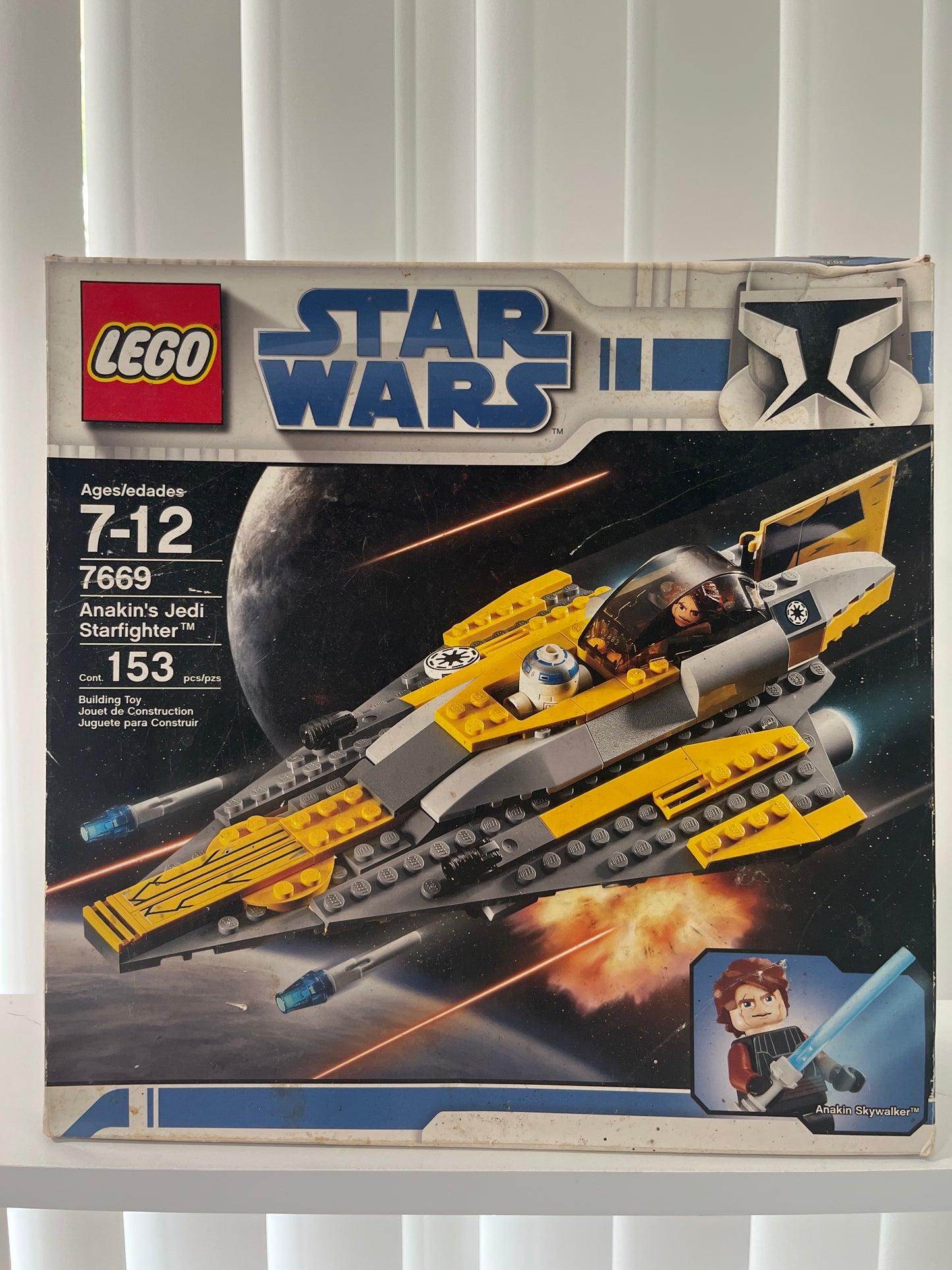 7669 Anakin’s Jedi Starfighter (Damaged Box)