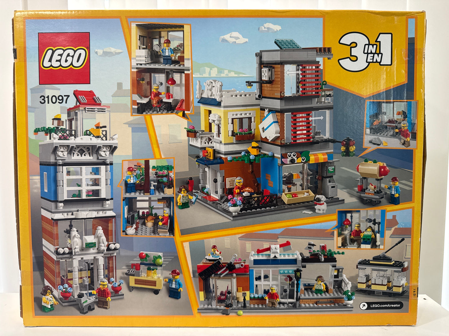 31097 Townhouse Pet Shop & Café