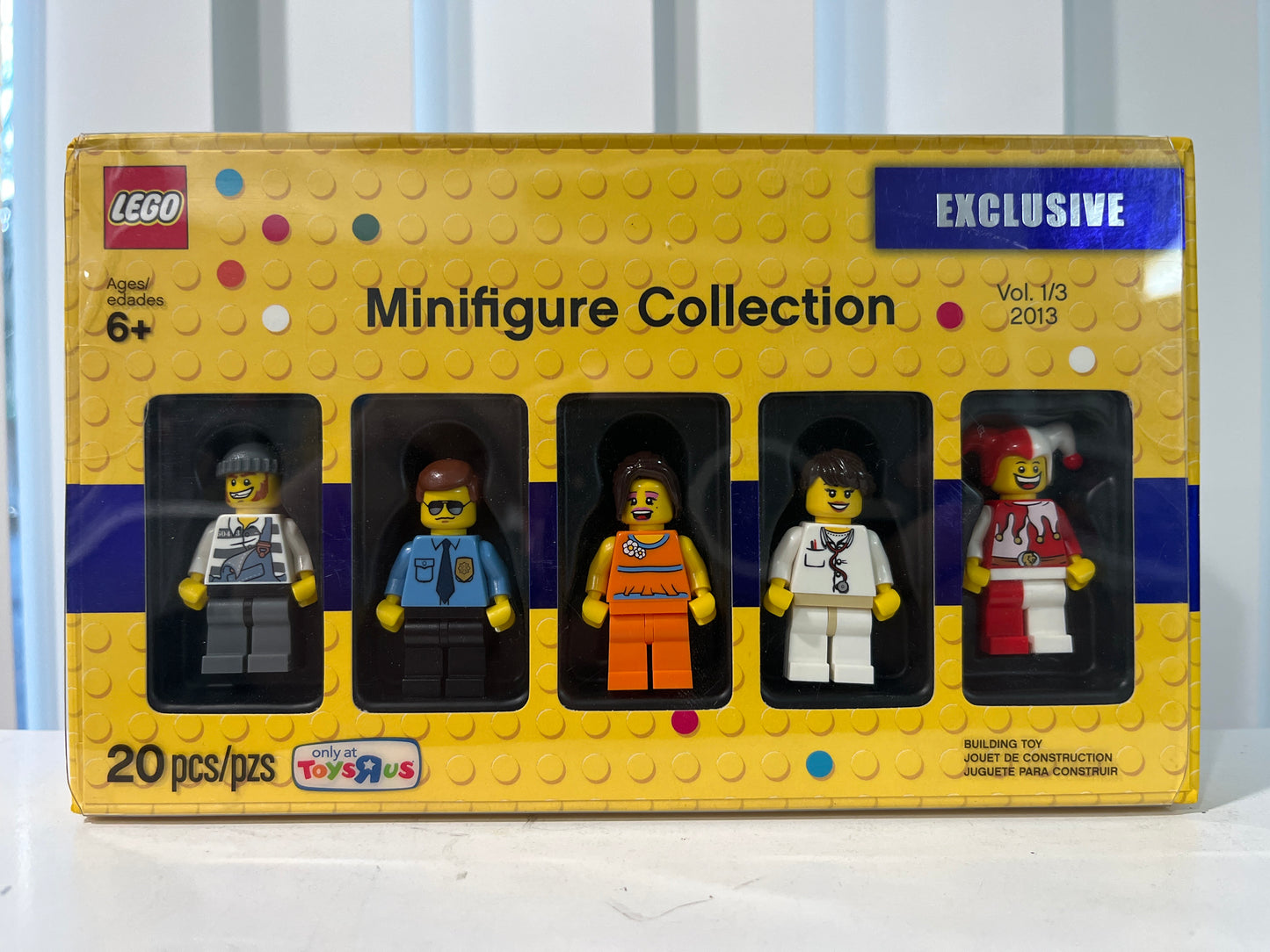 5002146 Minifigure Collection Vol. 1/3 2013 (Toys "R" Us Exclusive)