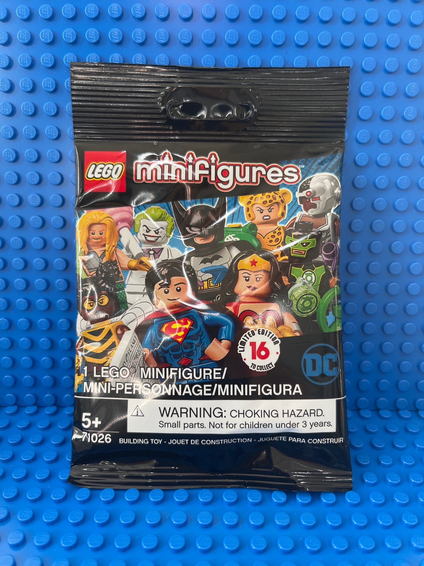 71026 Minifigure, DC Super Heroes (Complete Random Set of 1 Minifigure)