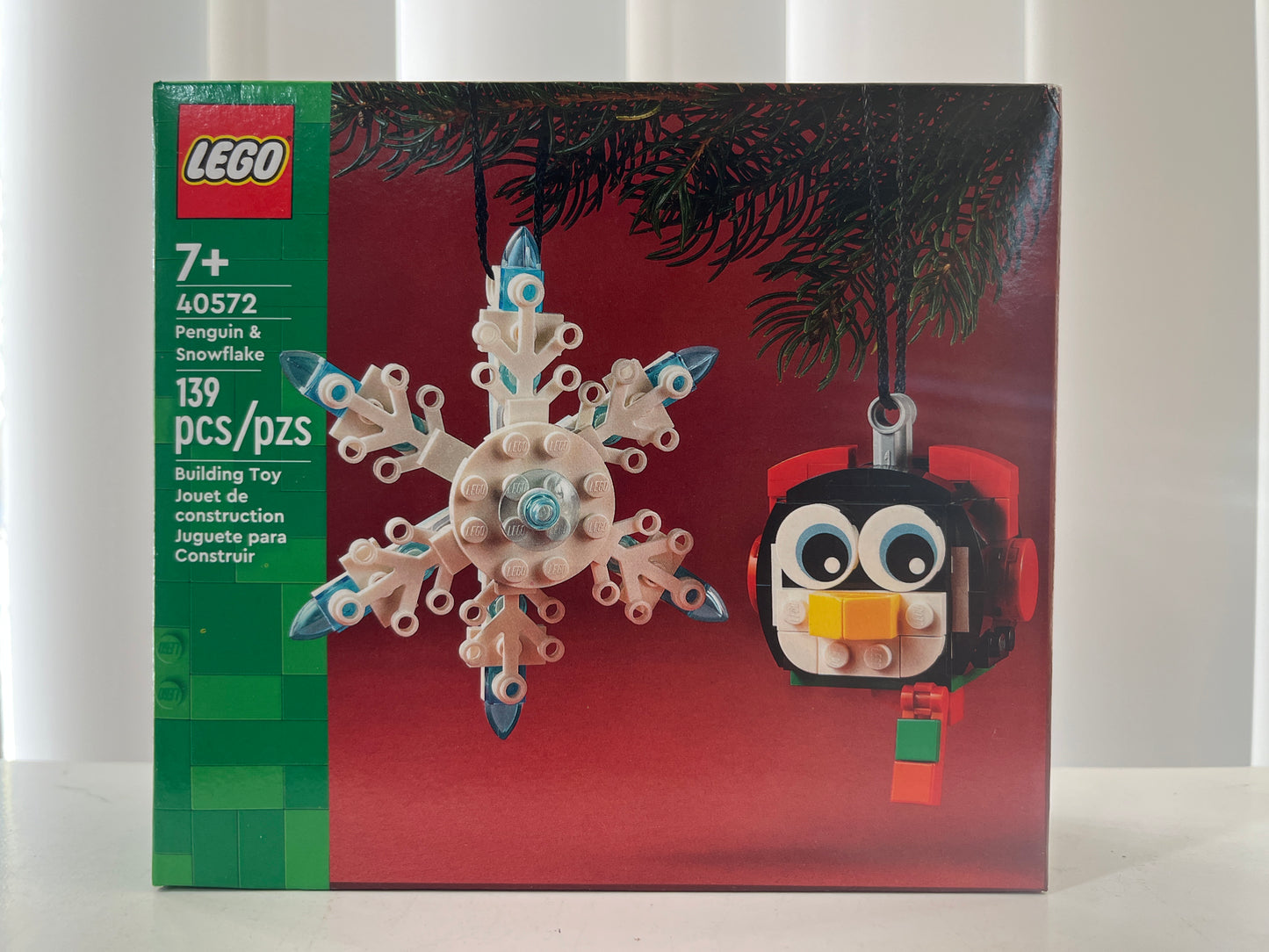 40572 - Penguin & Snowflake