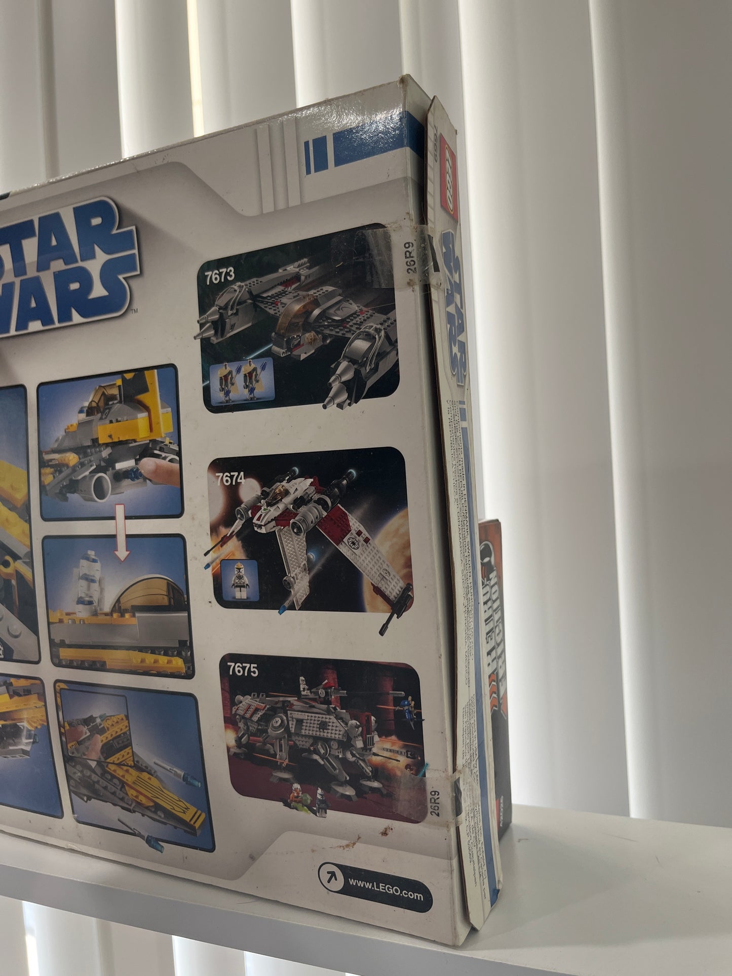 7669 Anakin’s Jedi Starfighter (Damaged Box)