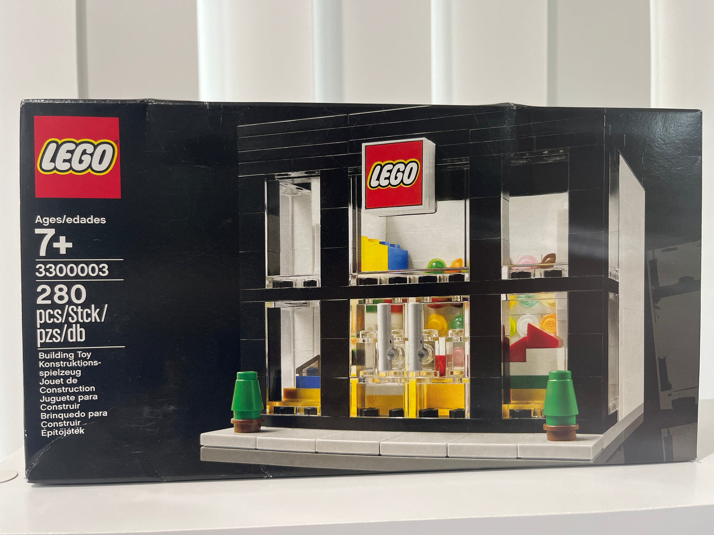 3300003 LEGO Brand Retail Store