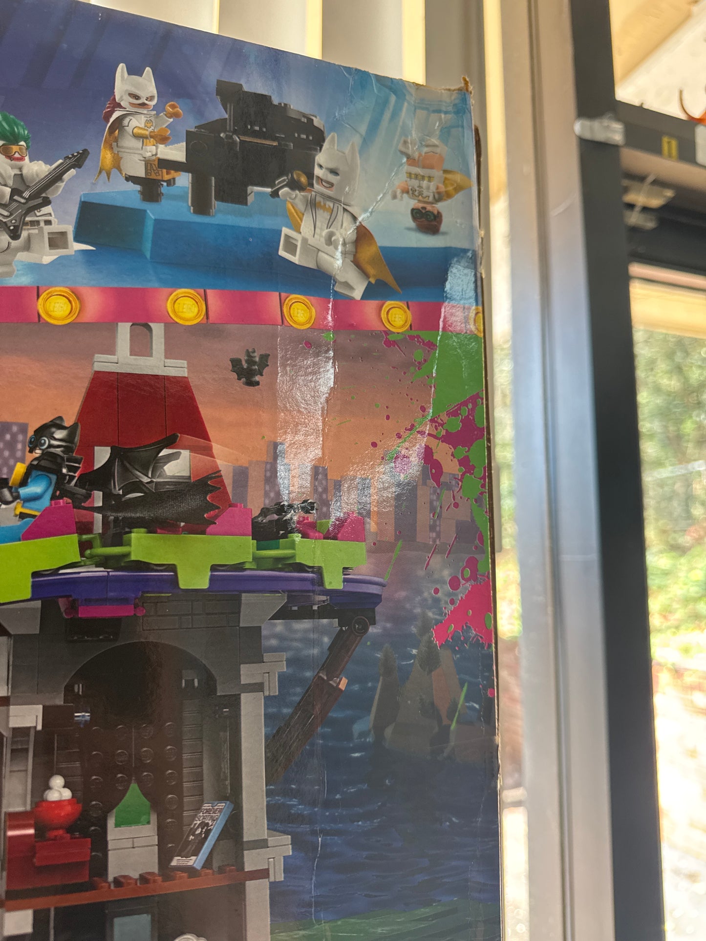 70922 The Joker Manor ( has shelfwear)