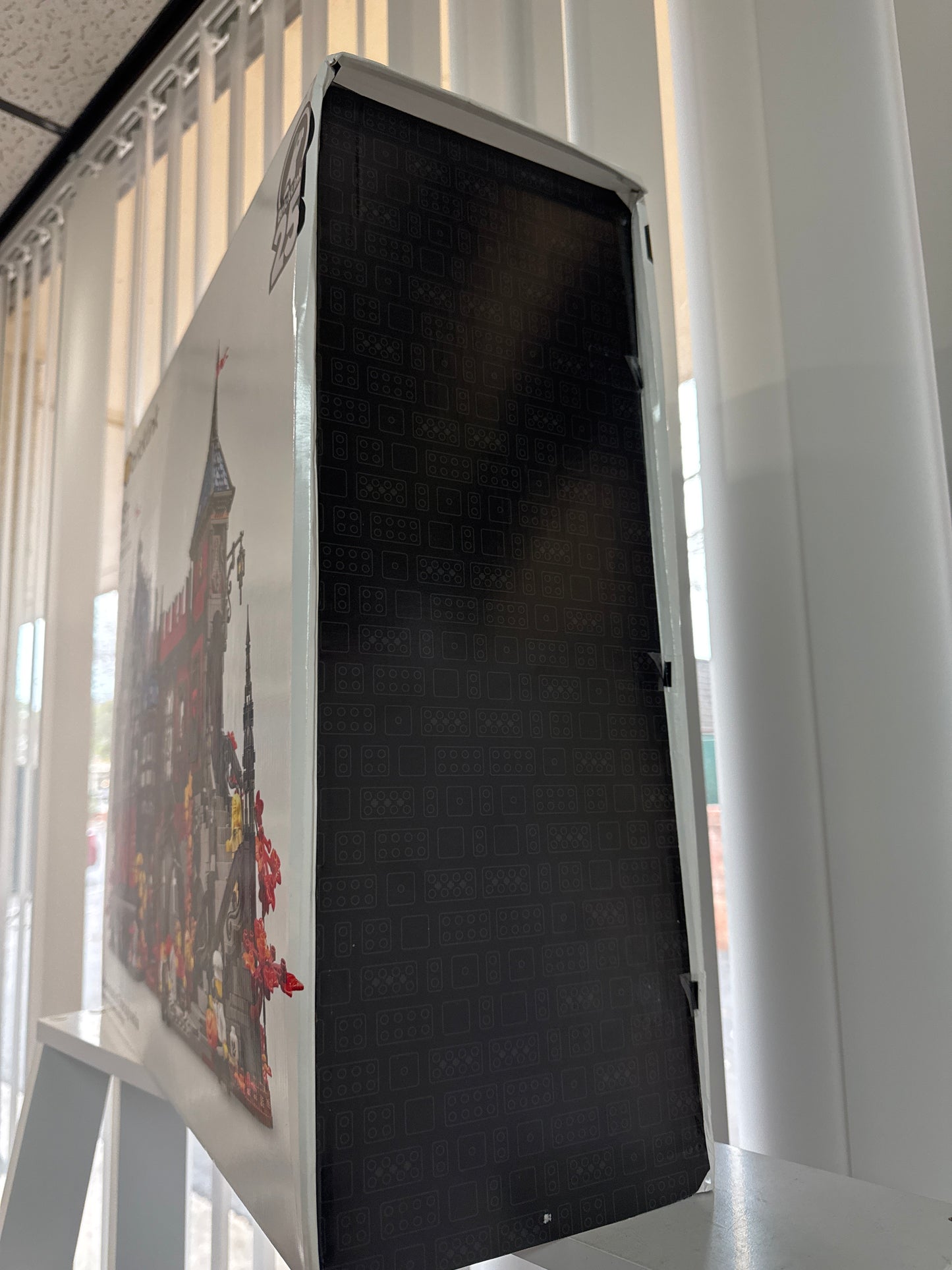 910049 Adventure in Transylvania ( damaged box )