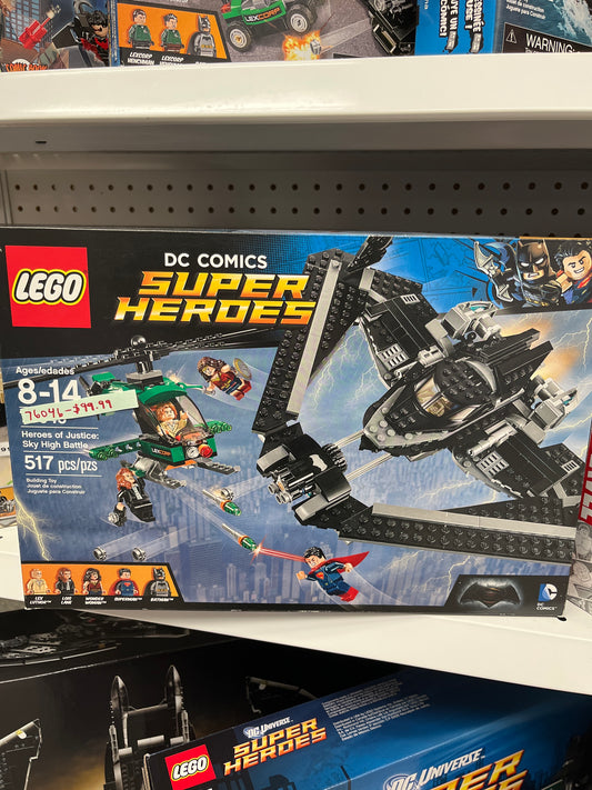 76046 Heroes of Justice: Sky High Battle