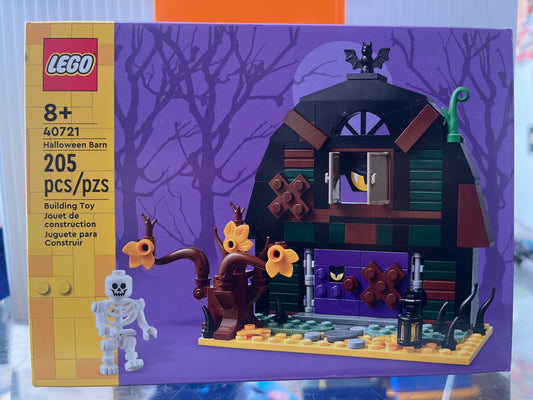 40721 Halloween Barn