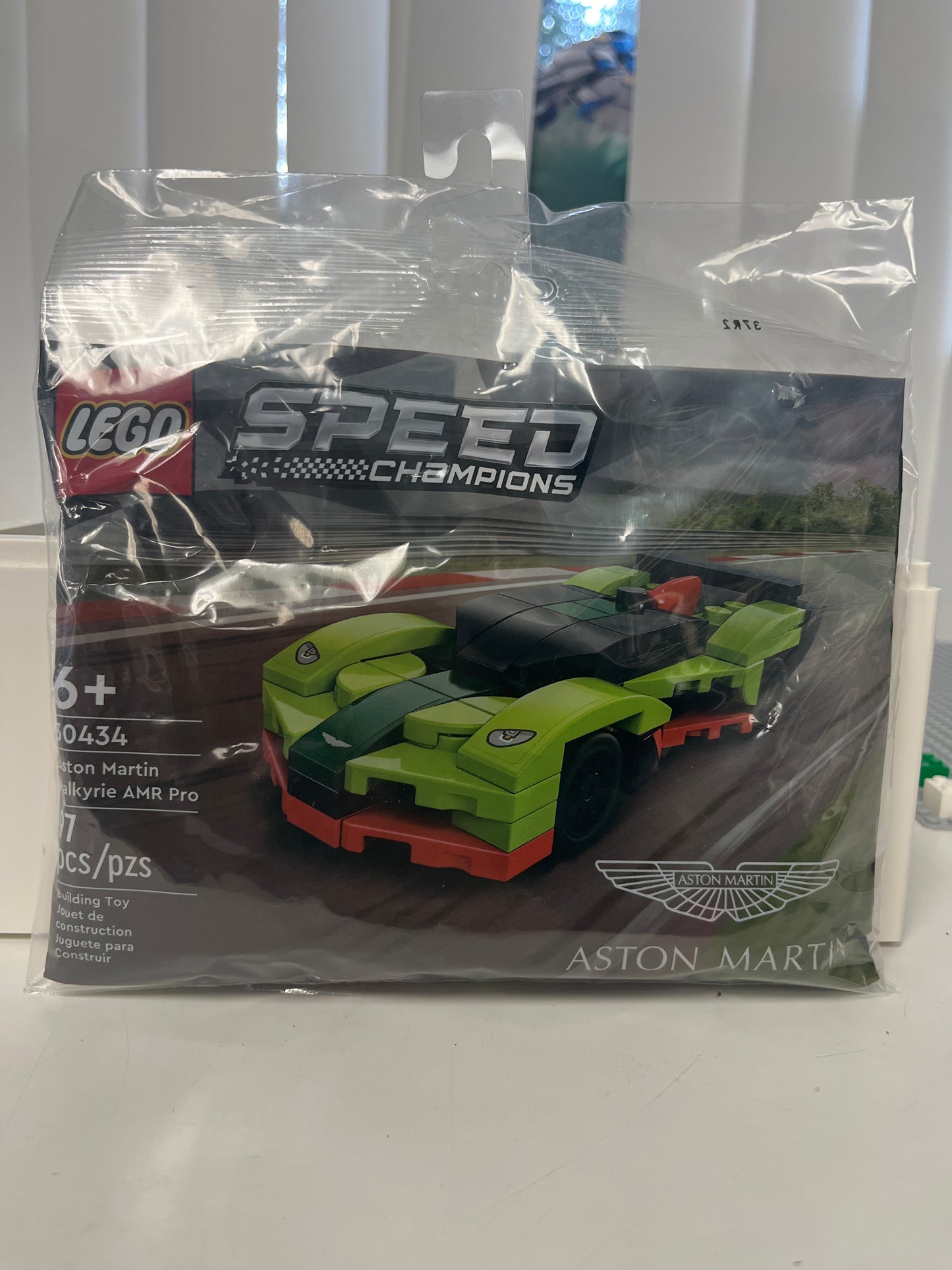 30434 Aston Martin Valkyrie AMR Pro