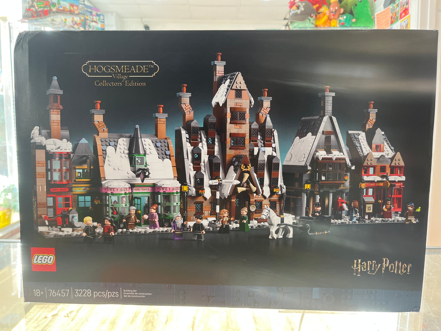 76457 - Hogsmeade Village Collectors Edition