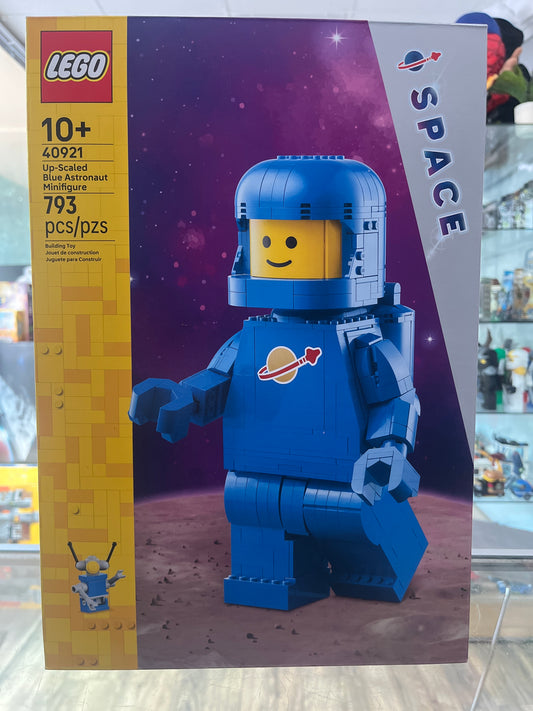 40921 Up-Scaled Blue Astronaut Minifigure