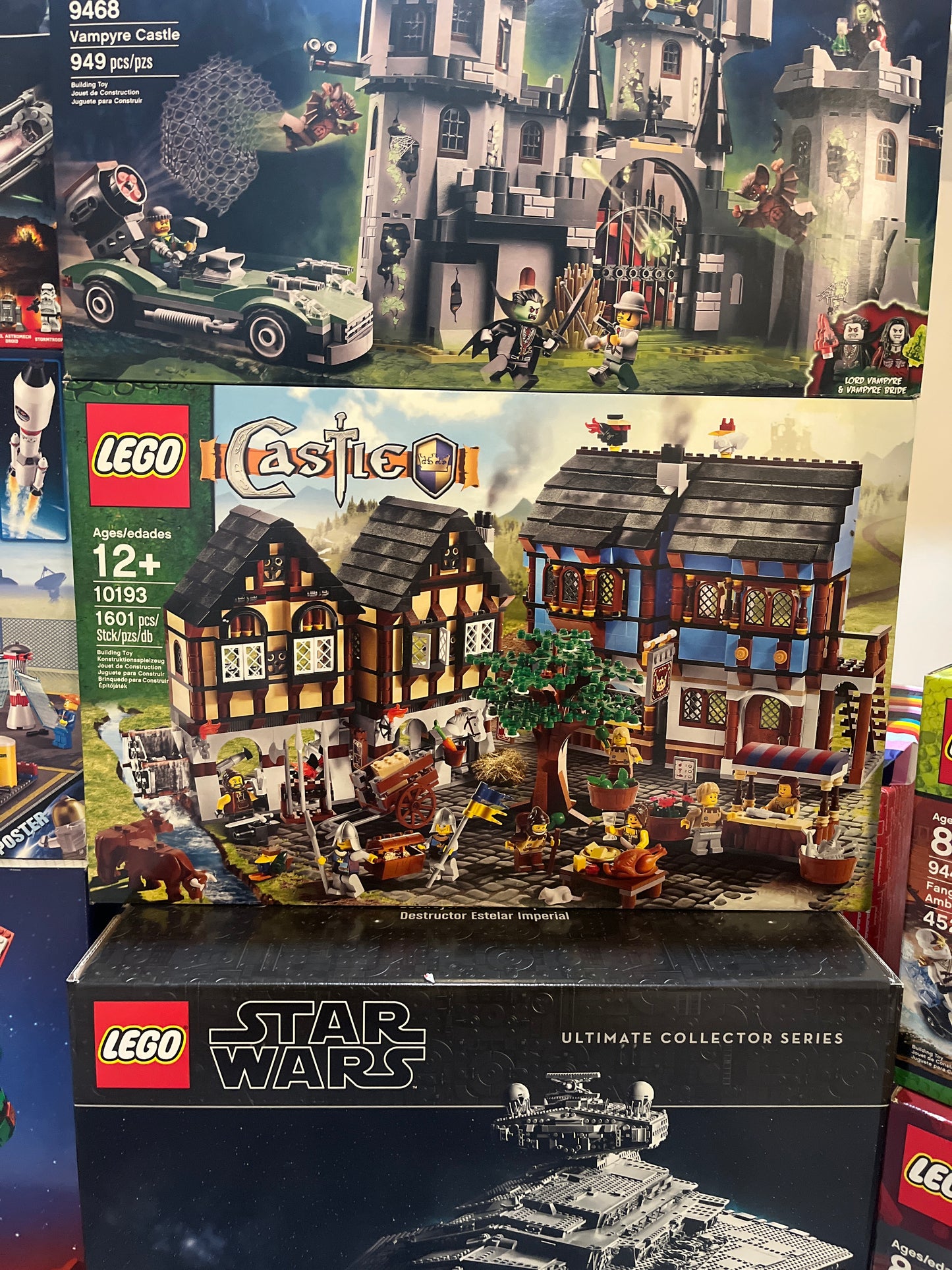 10193 Medieval Town Square