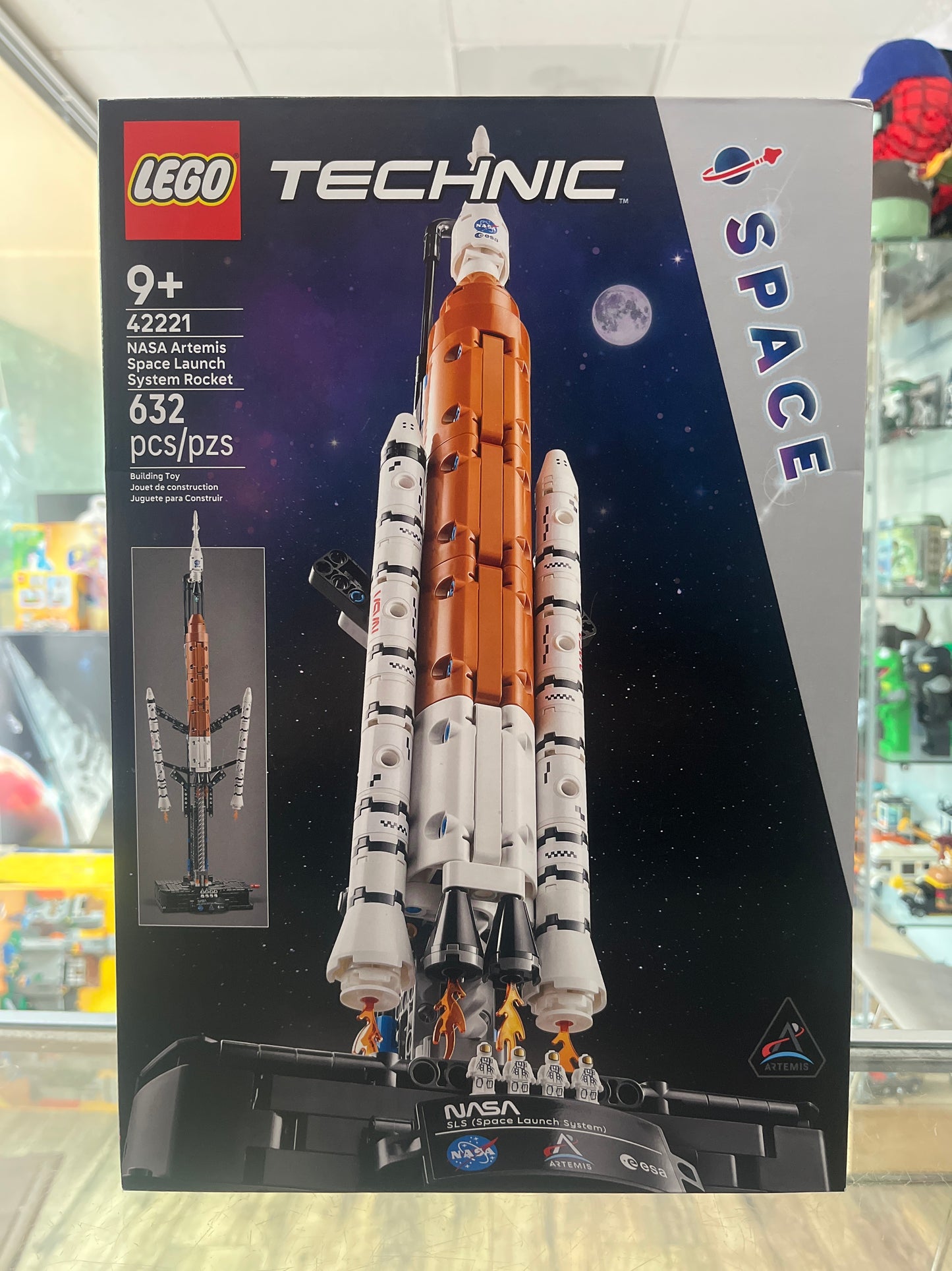42221 NASA Artemis Space Launch System Rocket