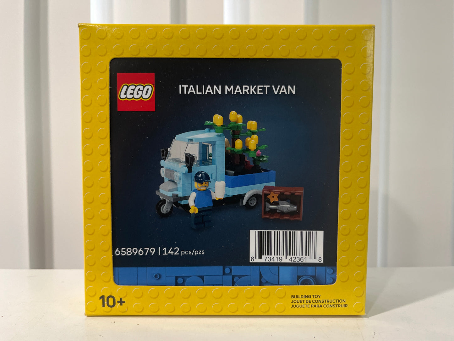 6589679 Italian Market Van
