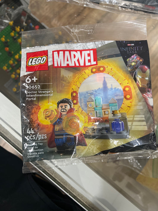 30652 Doctor Strange's Interdimensional Portal