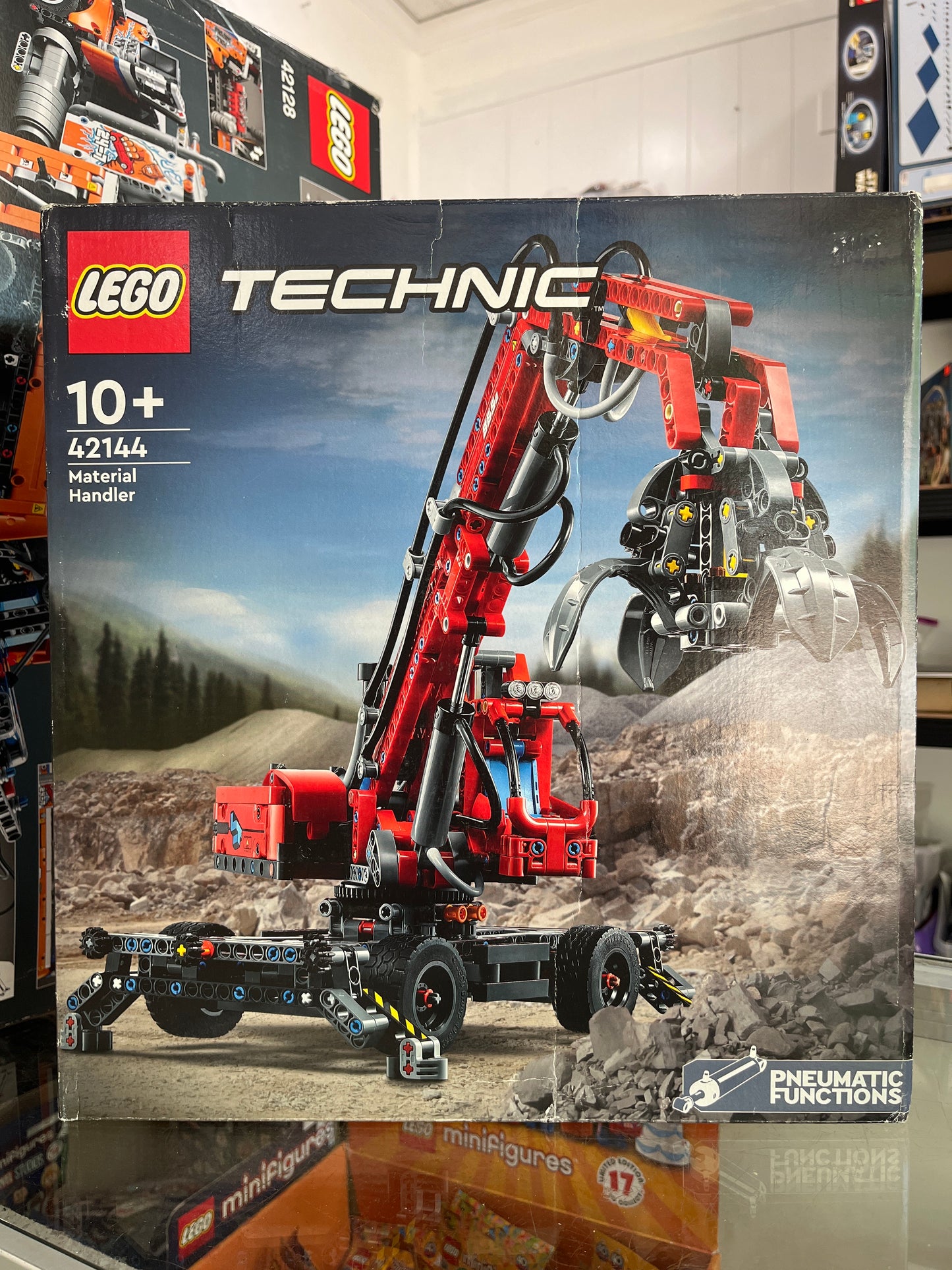 42144 Material Handler