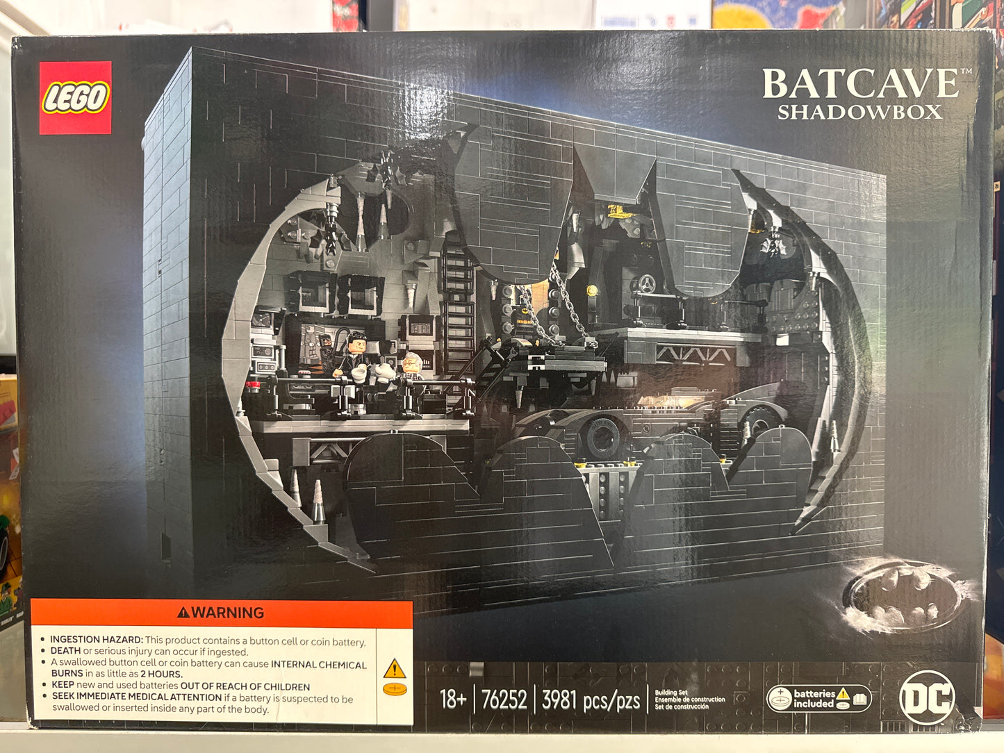 76252 Batcave Shadowbox