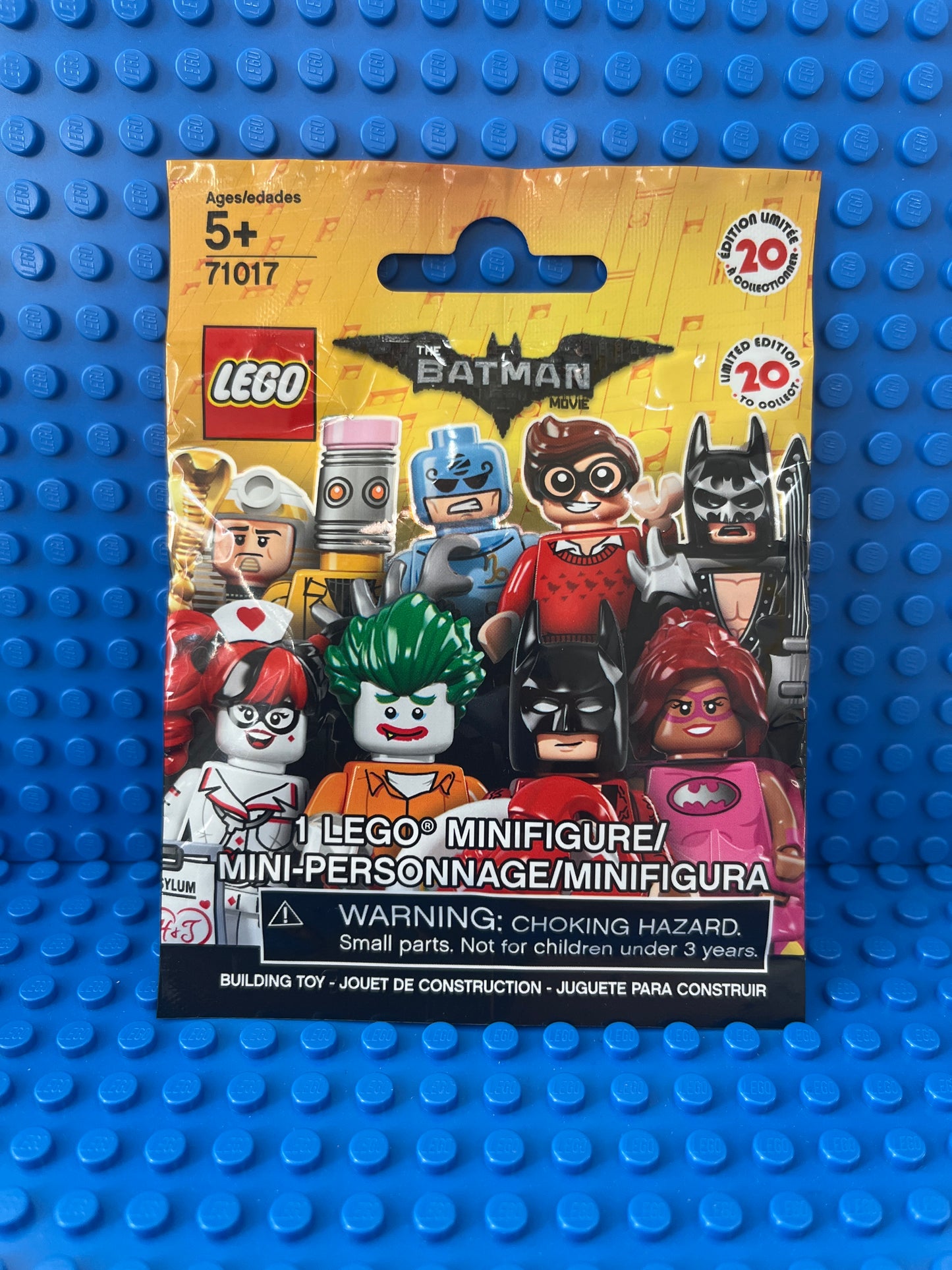 71017 Minifigure, The LEGO Batman Movie, Series 1 (Complete Random Set of 1 Minifigure)